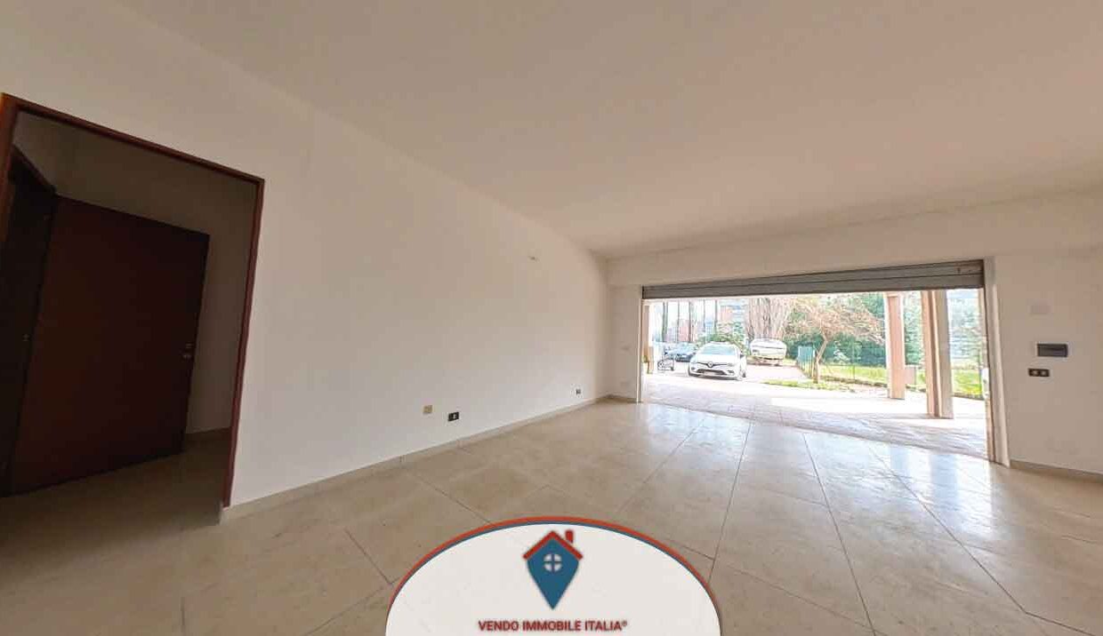 locale-via-dellalloro-latina-scalo-lt-10