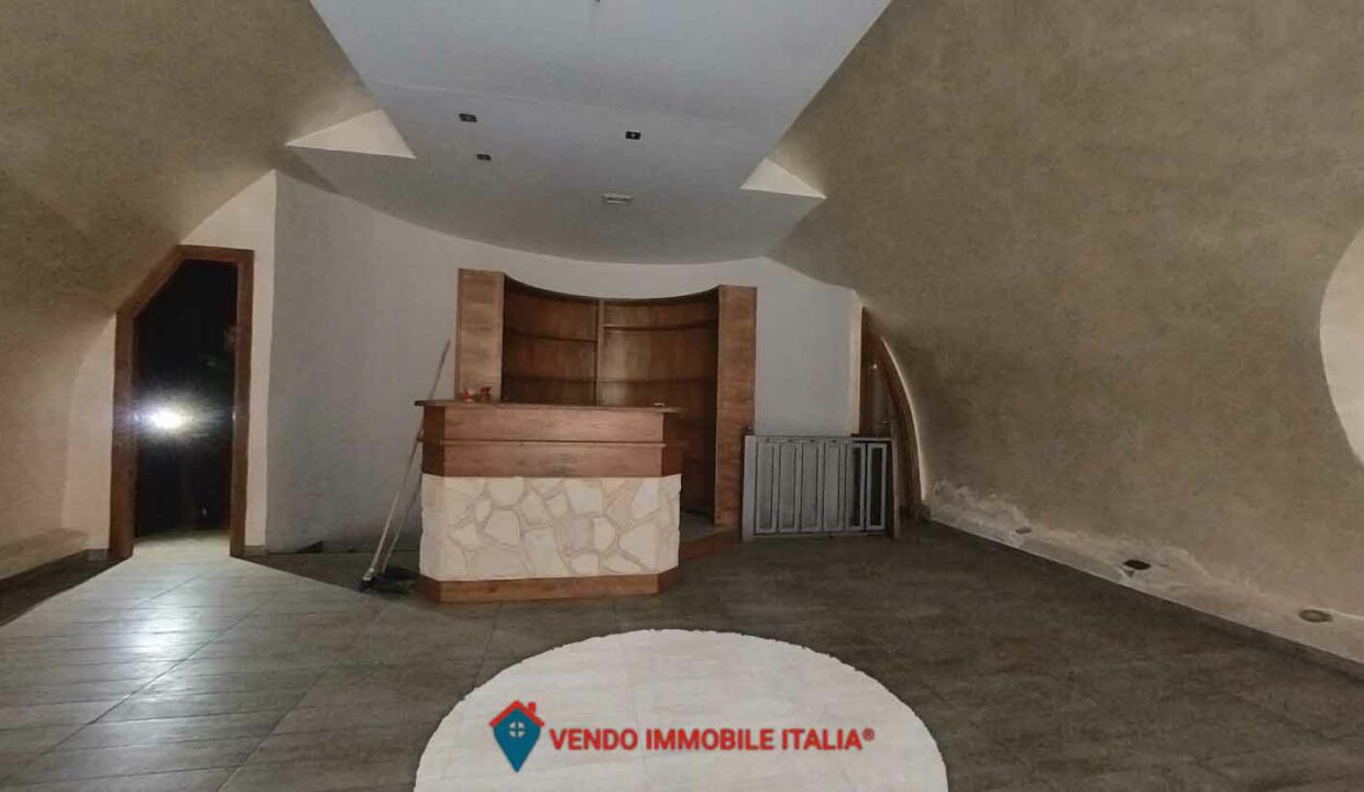 Locale-via-ninfina-Cori-LT-21