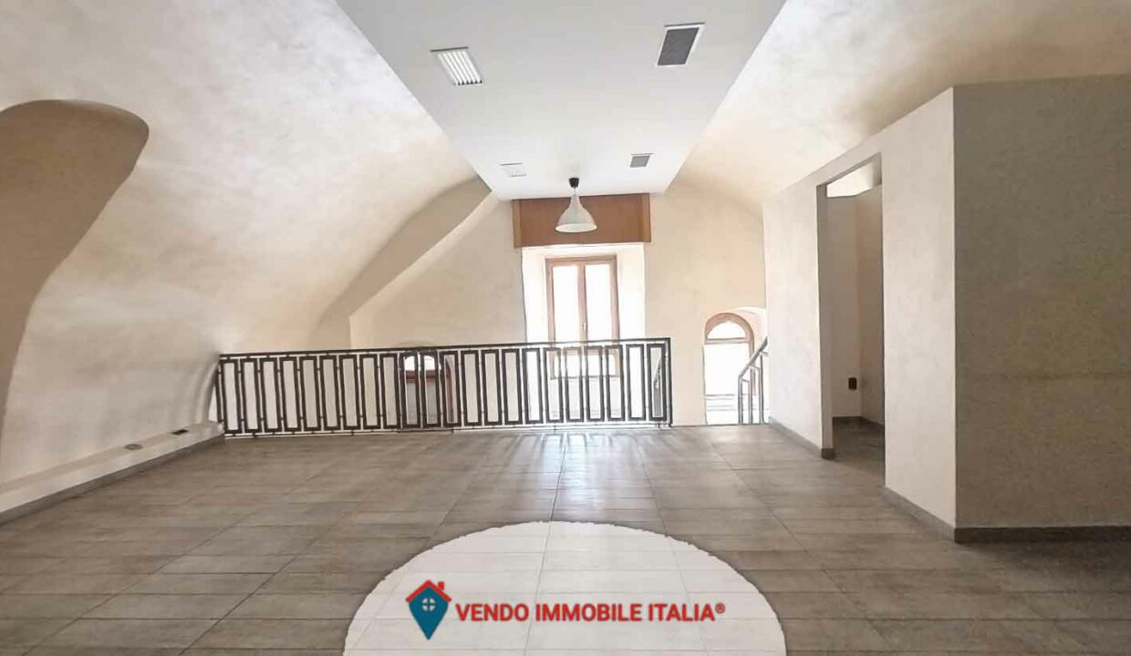 Locale-via-ninfina-Cori-LT-22