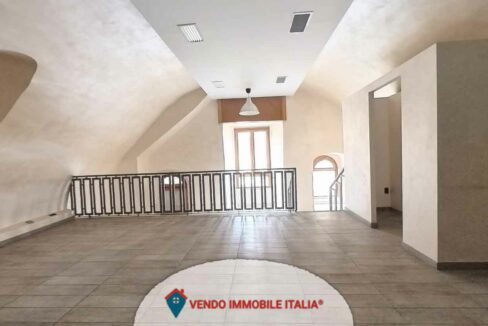 Locale-via-ninfina-Cori-LT-22