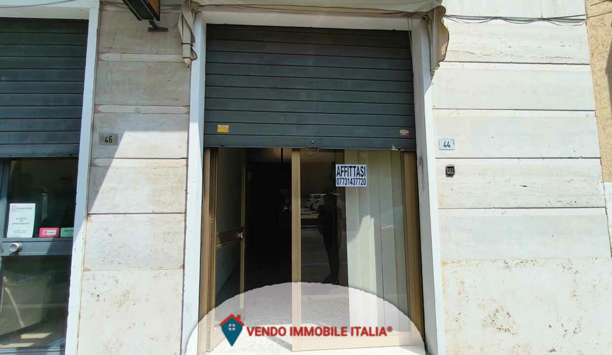 Locale-commerciale-via-cavour-Latina-LT-02