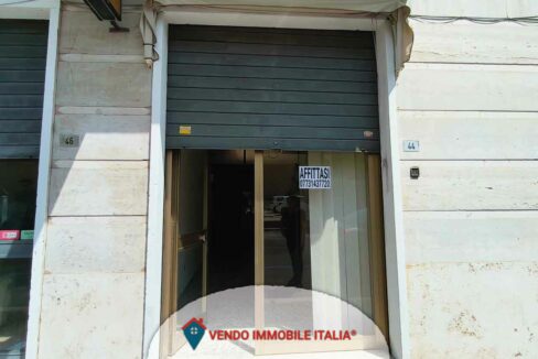 Locale-commerciale-via-cavour-Latina-LT-02