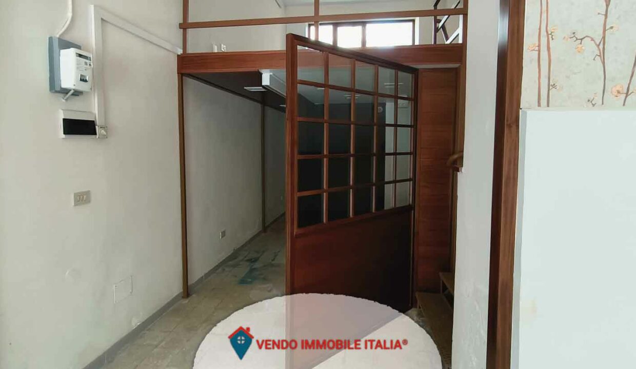 Locale-commerciale-via-cavour-Latina-LT-05