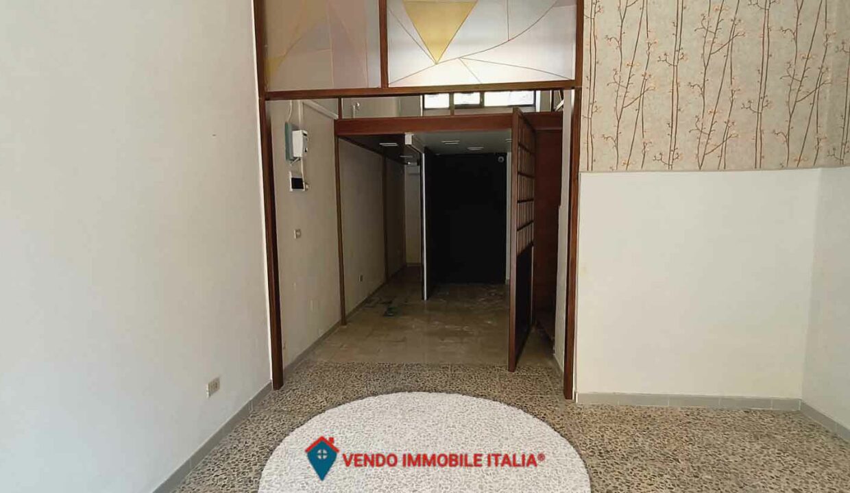 Locale-commerciale-via-cavour-Latina-LT-06