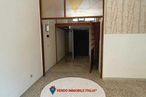 Locale-commerciale-via-cavour-Latina-LT-06