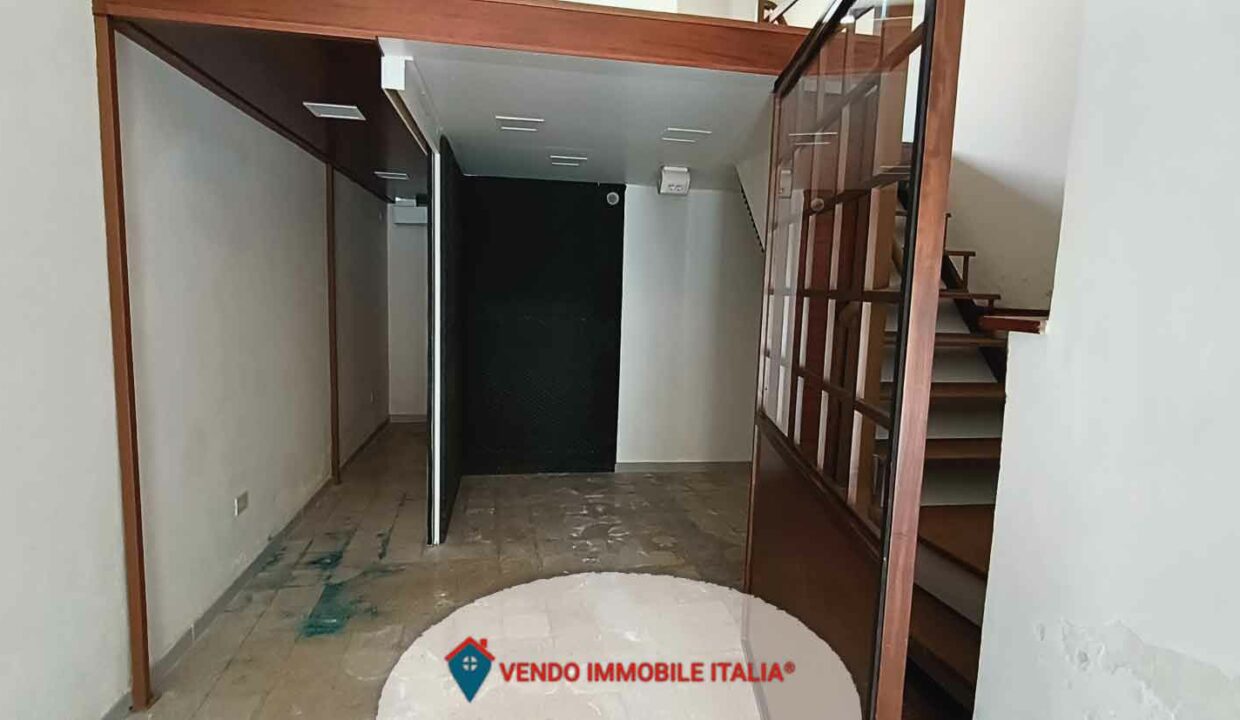 Locale-commerciale-via-cavour-Latina-LT-07