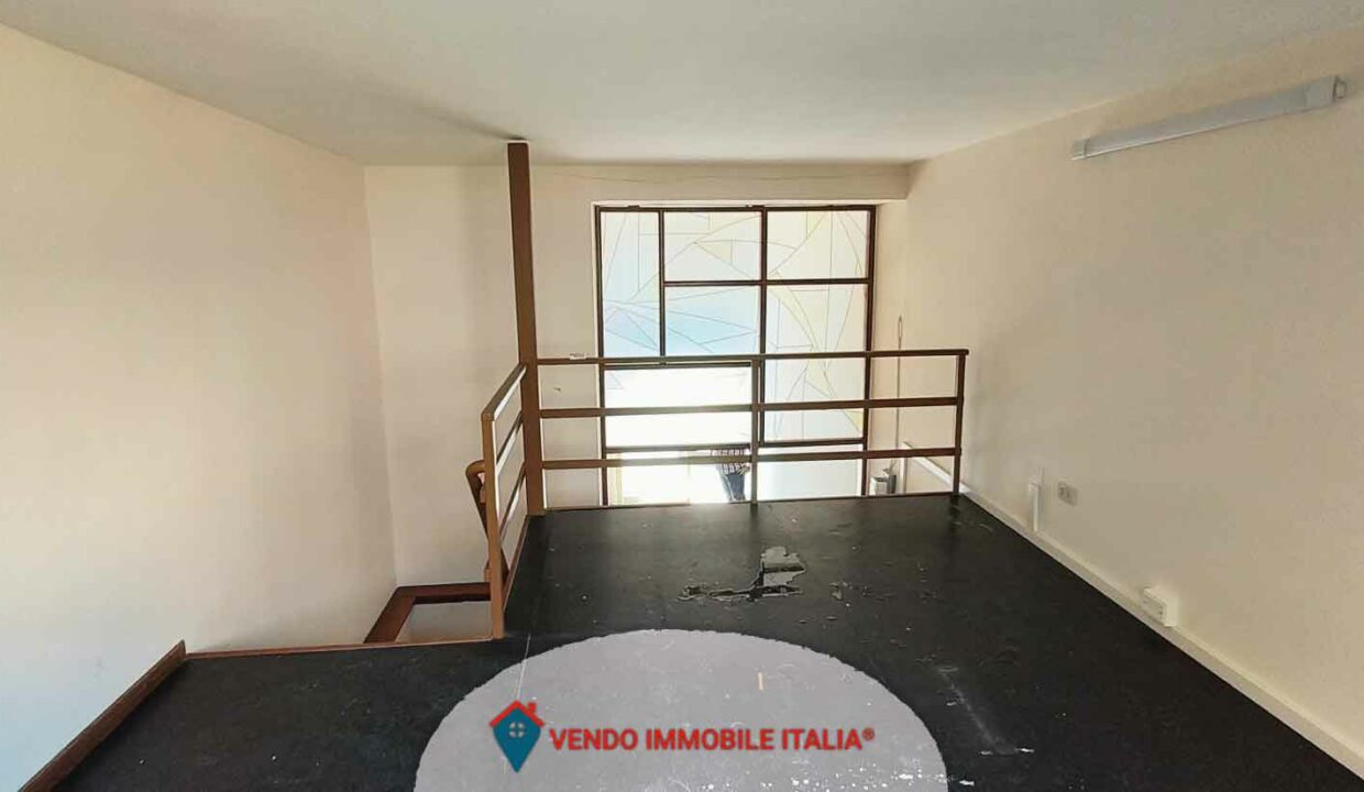 Locale-commerciale-via-cavour-Latina-LT-18