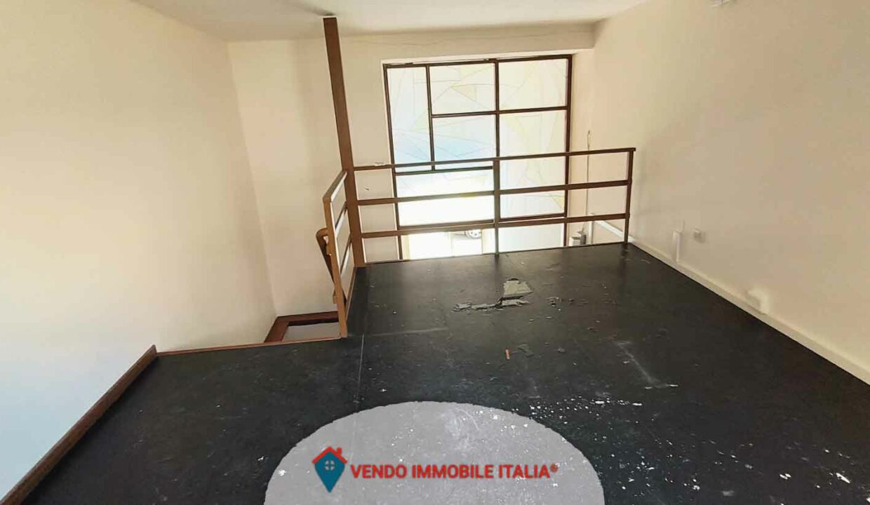 Locale-commerciale-via-cavour-Latina-LT-20