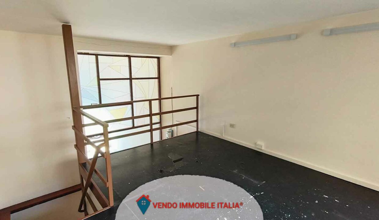 Locale-commerciale-via-cavour-Latina-LT-21