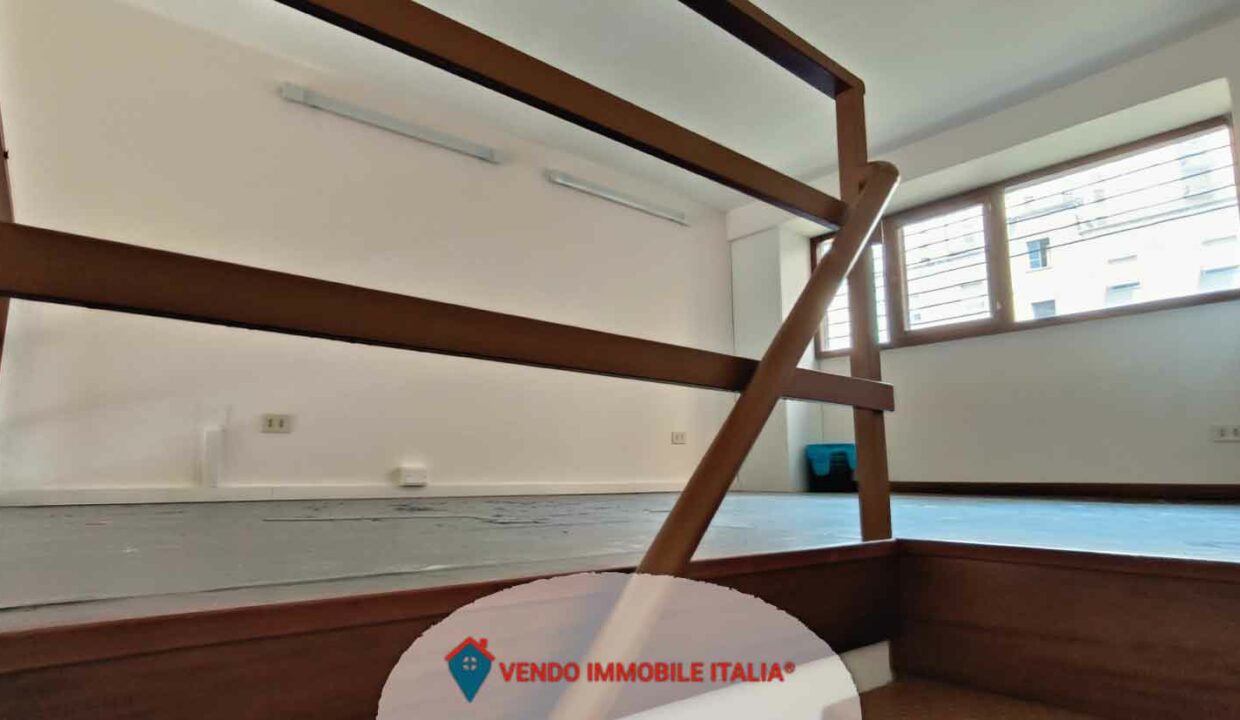 Locale-commerciale-via-cavour-Latina-LT-26