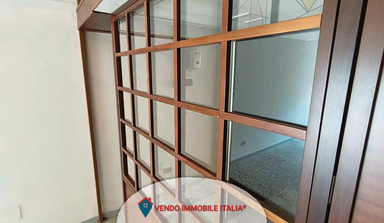 Locale-commerciale-via-cavour-Latina-LT-27