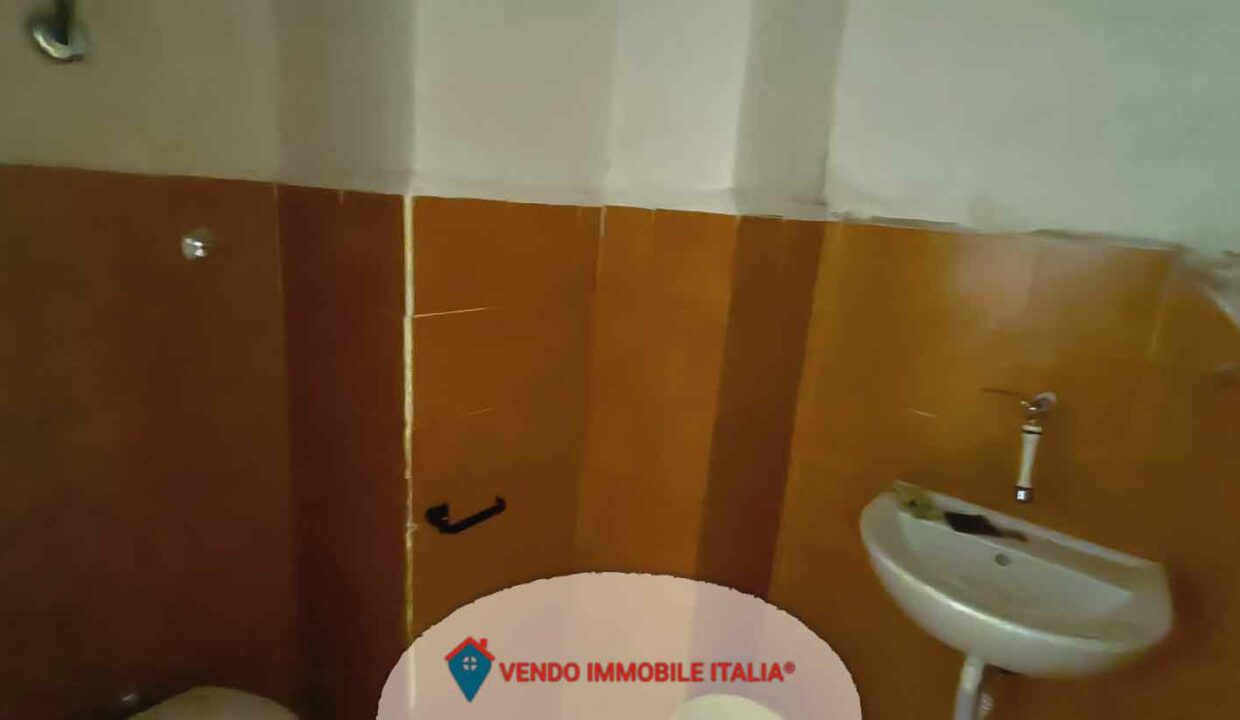 Locale-commerciale-via-cavour-Latina-LT-30