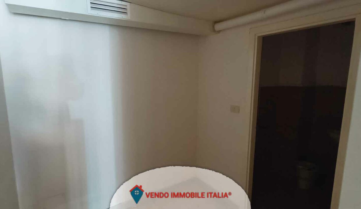 Locale-commerciale-via-cavour-Latina-LT-31