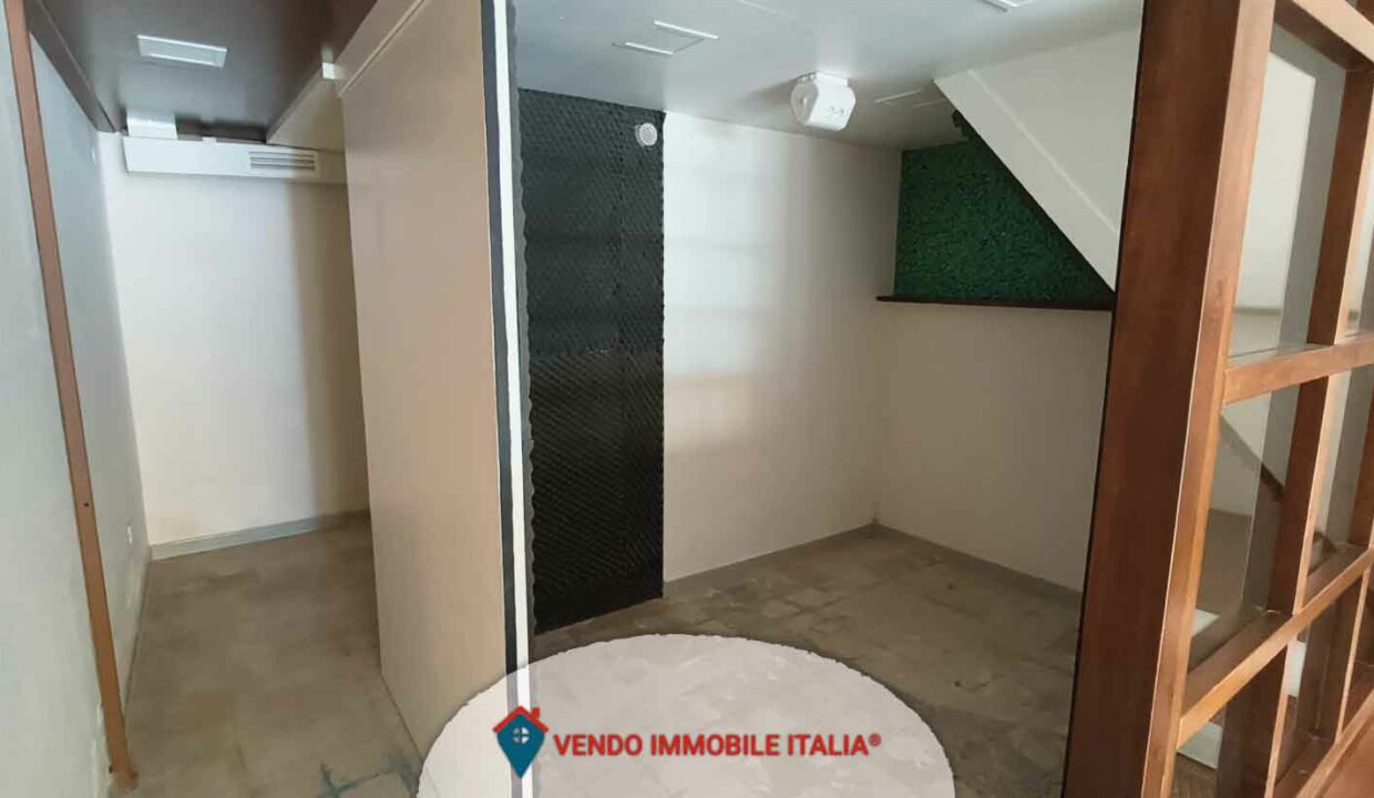 Locale-commerciale-via-cavour-Latina-LT-32