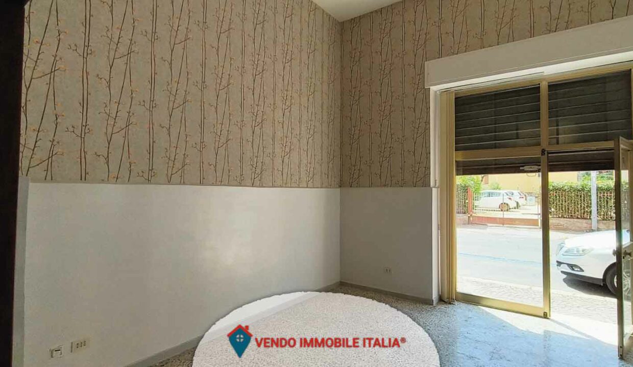 Locale-commerciale-via-cavour-Latina-LT-35