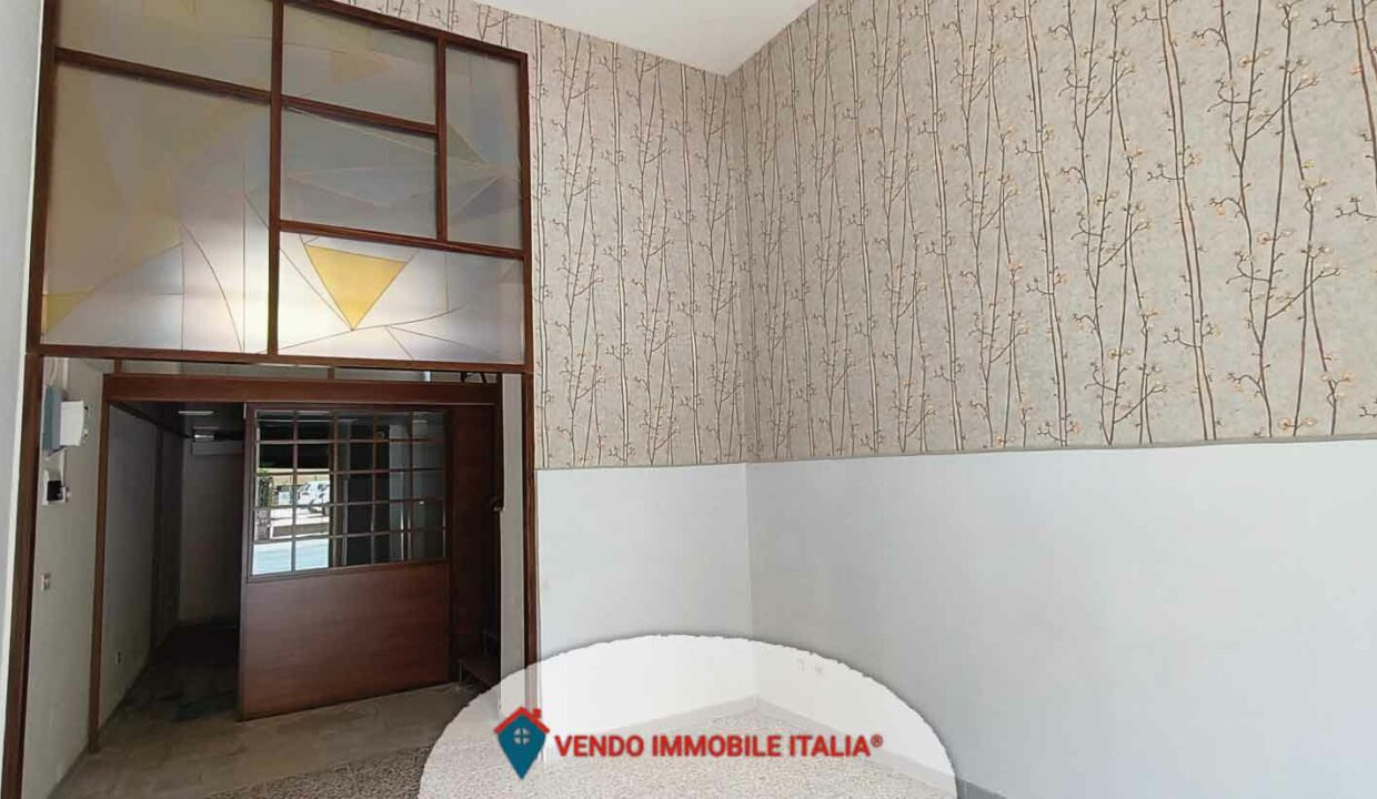 Locale-commerciale-via-cavour-Latina-LT-36